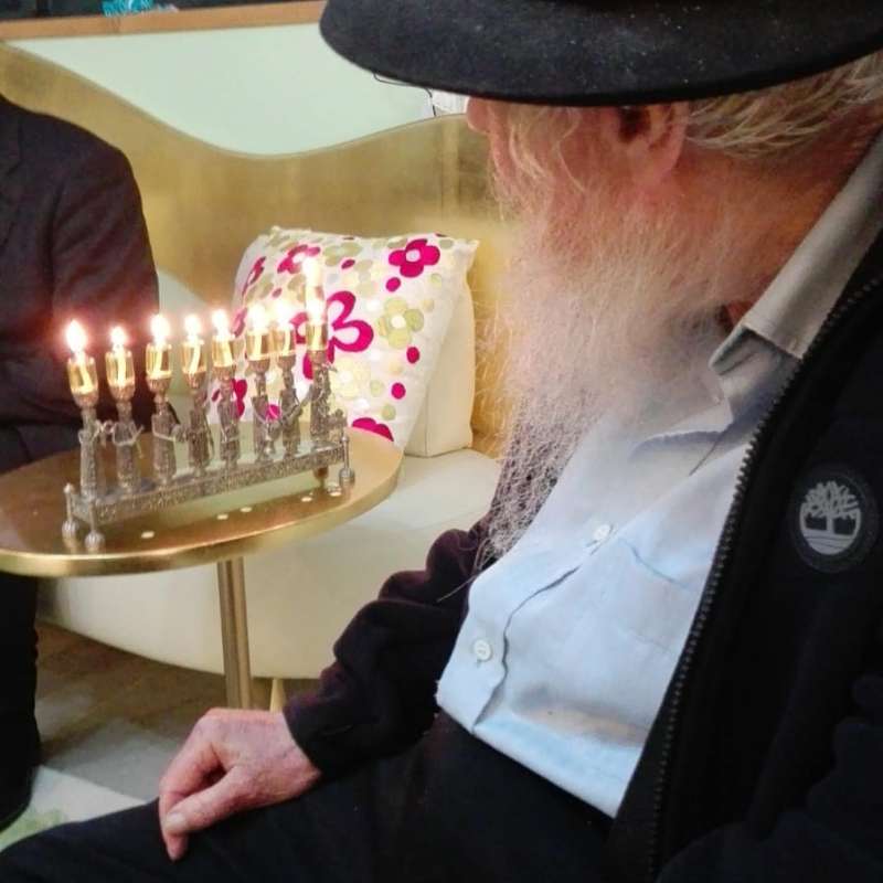 הרב שטיינזלץ מדבר על חנוכה