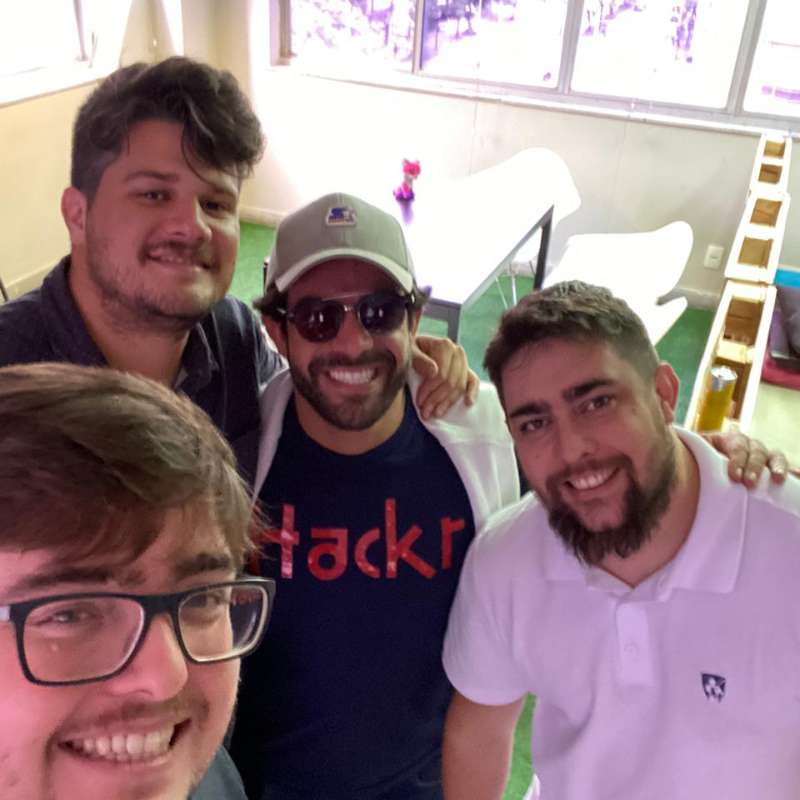 Ep.1 – Piloto - Crise Corona | Home Office | Stand Up com Arthur Viana, Ex-CMO da Reev Ep.1 – Piloto - Crise Corona | Home Office | Stand Up com Arthur Viana, Ex-CMO da Reev