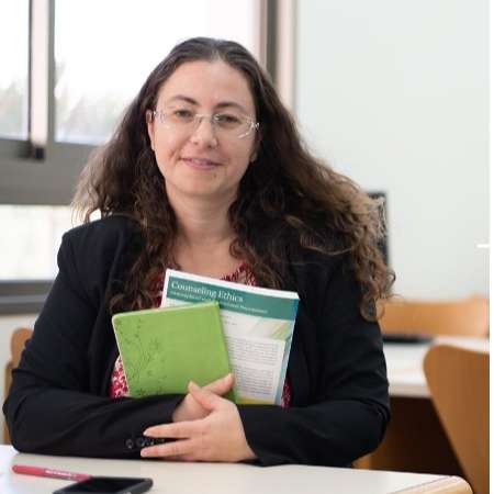 אנה חיימוביץ' בעלת העסק -אנ'צוקה למידה דגיטלית-מראיין שלום סיונוב