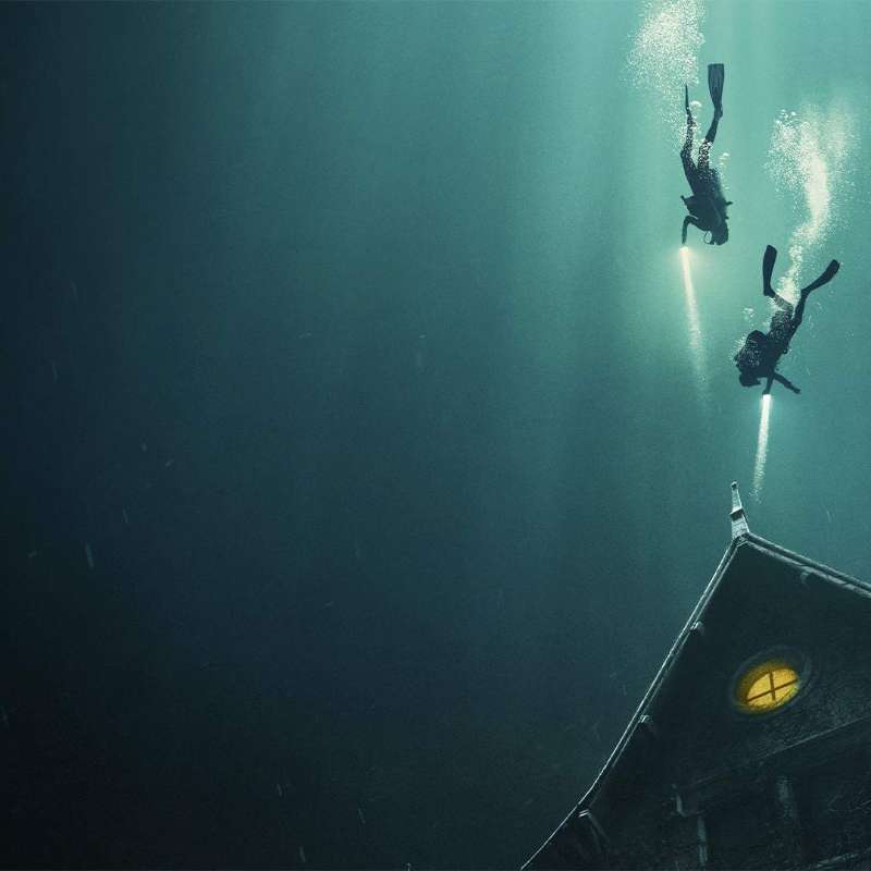 That Strange Show - Episode 199 - "God Is Watching Over Us!"