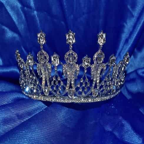 No Mix-up With This Crown