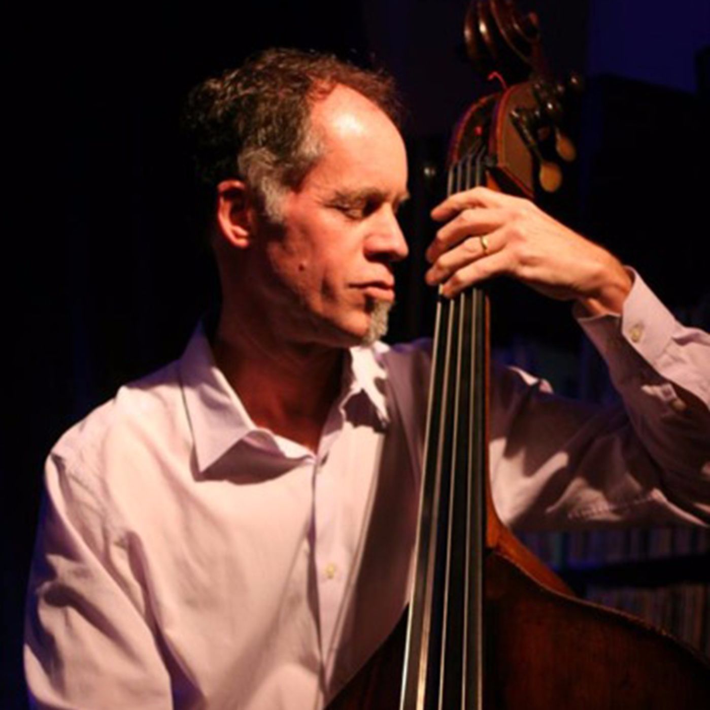 Bassist Rob Thorsen
