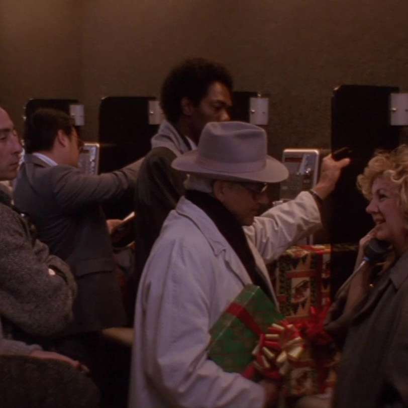 S5E4 - MovieRob Minute Season 5 - Die Hard 2: Die Harder Minute - 004 - Professional Present Wrappers episode artwork