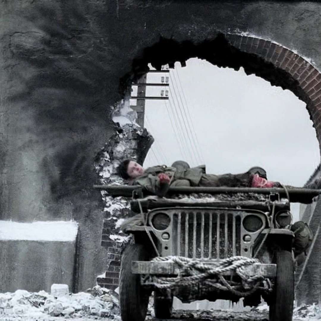 S11E71 - Band of Brothers Minute – 071 – The Hole in the Donut – MovieRob Minute Season 11