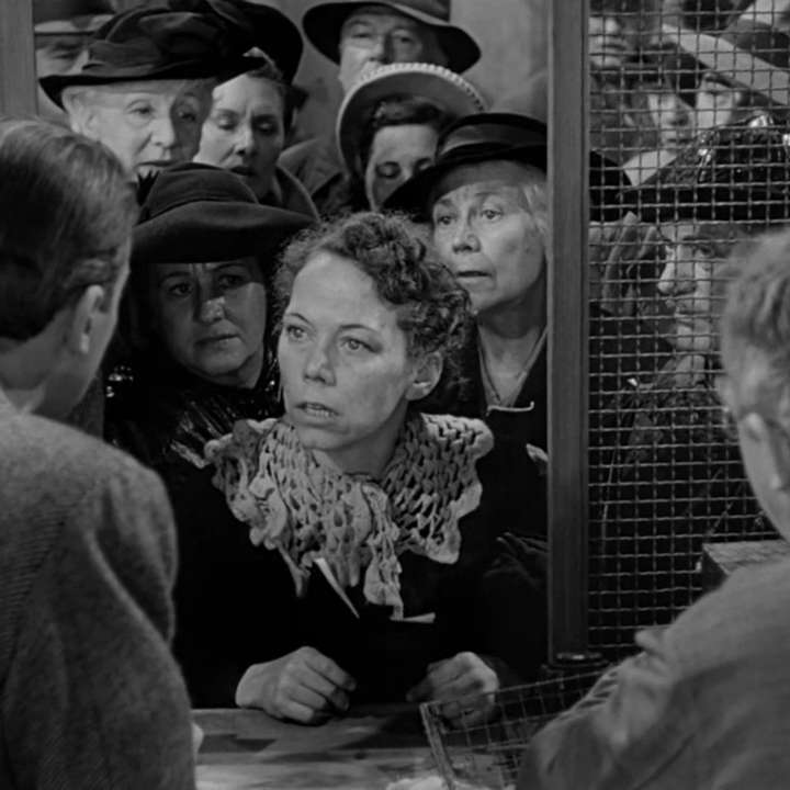 S6E59 - MovieRob Minute Season 6 - It's A Wonderful Life Minute - 059 - Performing for the Hive Mind
