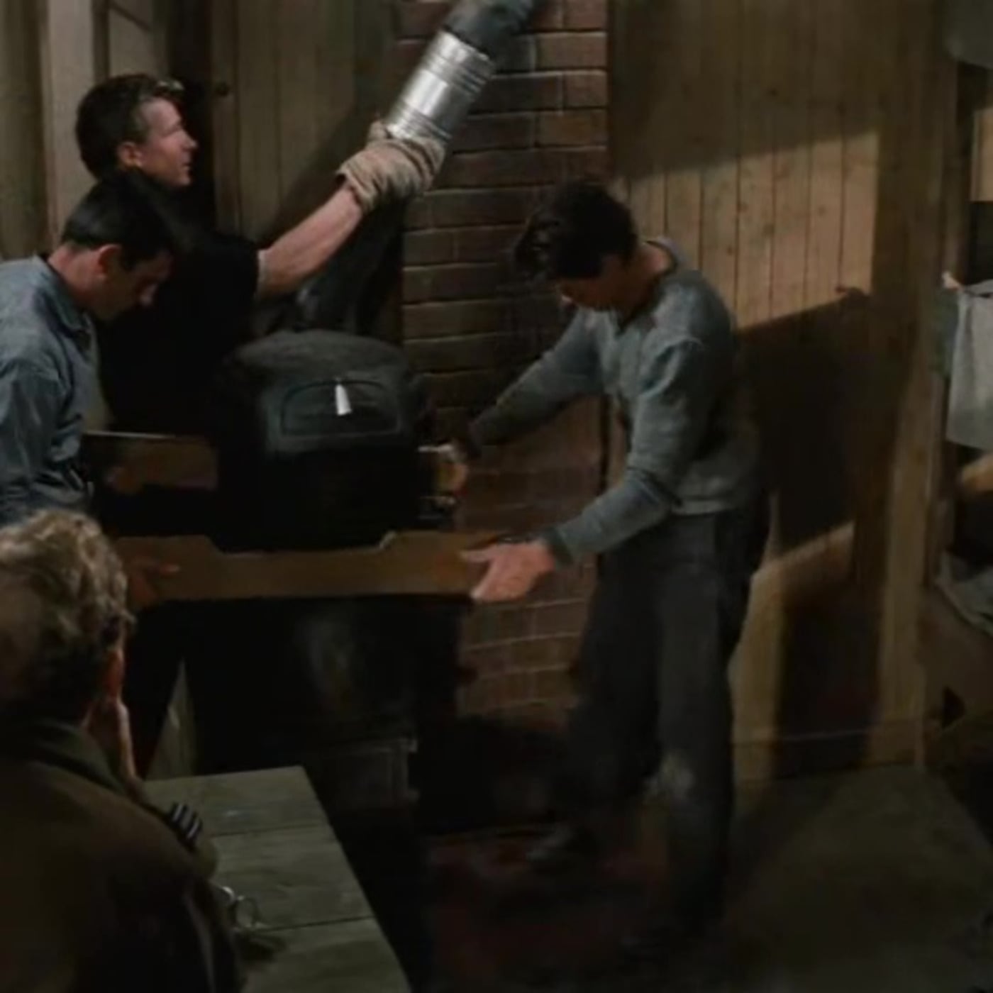 S1E45 - The Great Escape Minute 043 - There's Gotta Be Oven Mitts Somewhere