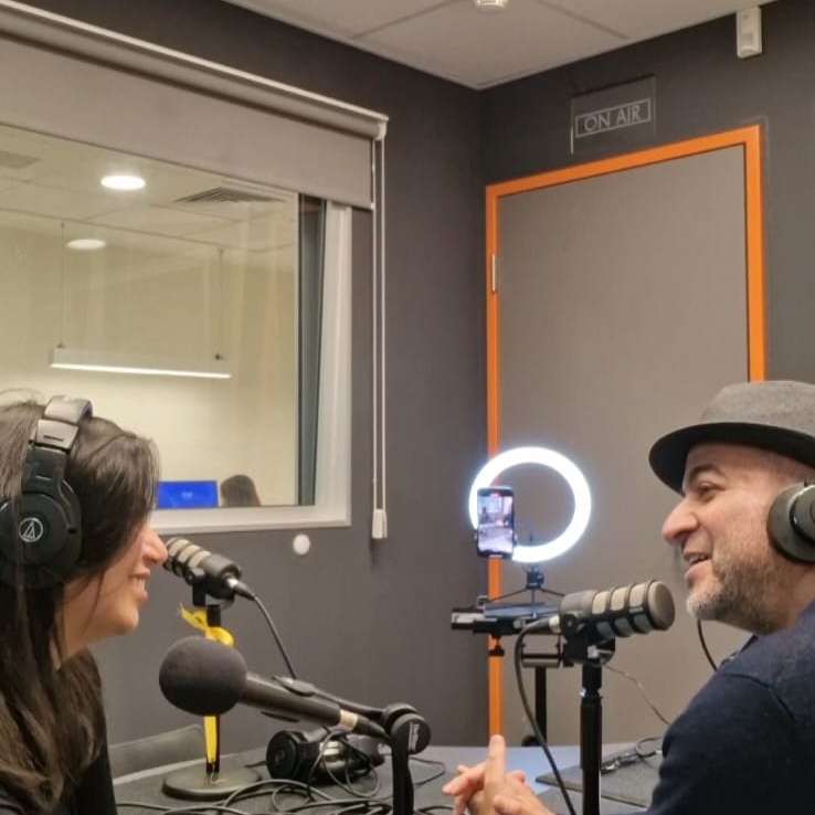 ליאב כהן - מחוץ לקופסא (אורח: גלעד ארדן) ליאב כהן - מחוץ לקופסא (אורח: גלעד ארדן)