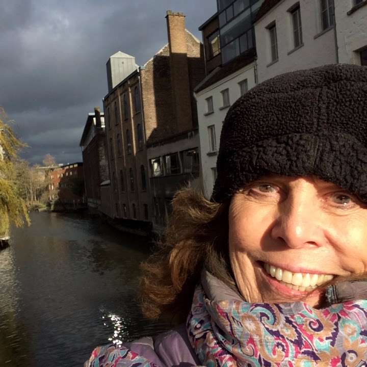 Interview with Nancy Kissock, who relocated to Paris, France from the US - 11.12.17 episode artwork