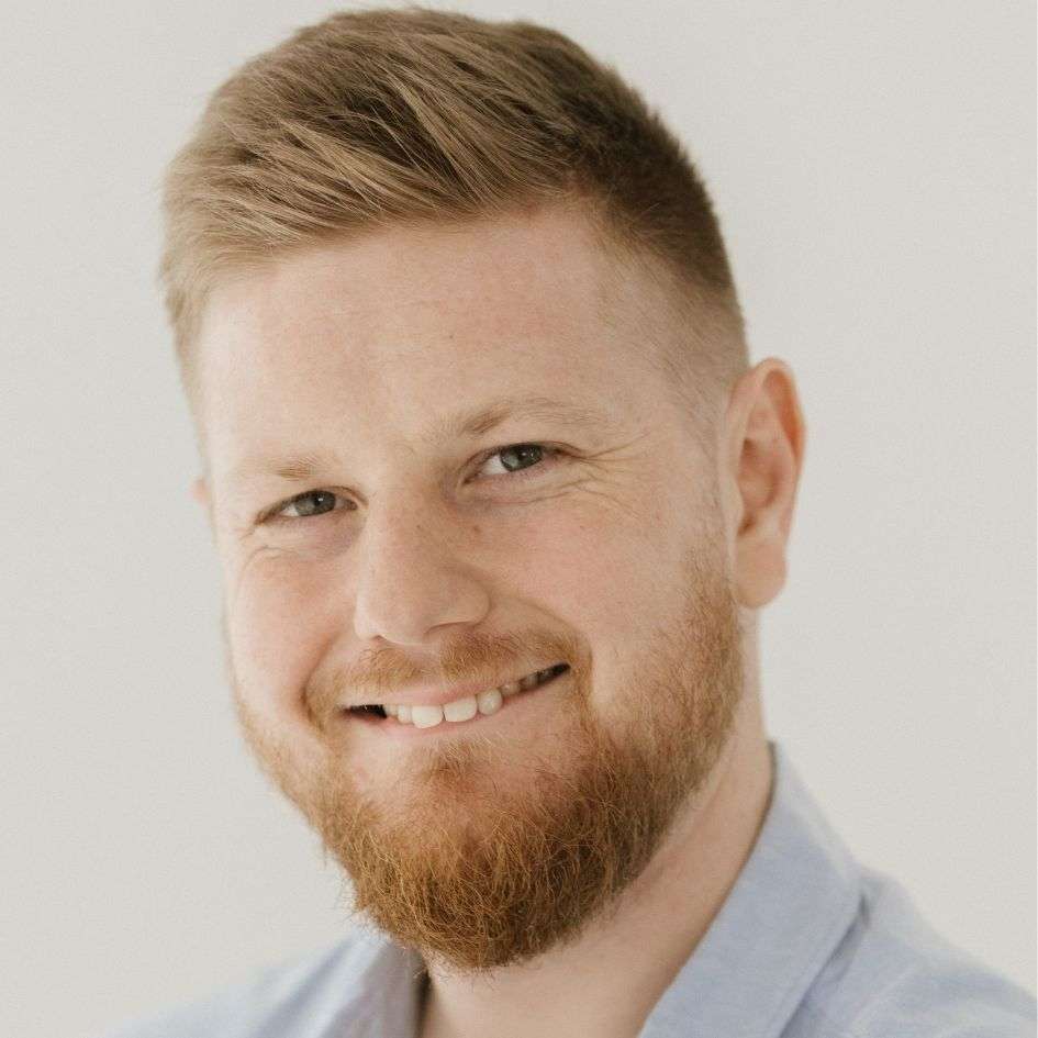 S2E33 - Season 2 Episode 33 - Alex Bey