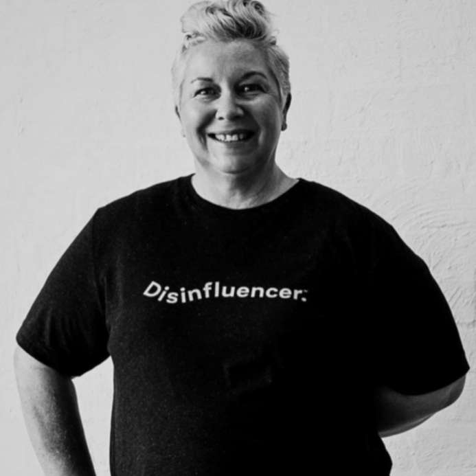 S2E31 - Season 2 Episode 31 - Meet Simone Eyles from disInfluencer.